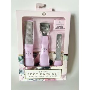 Nanette Lepore Foot care gift set